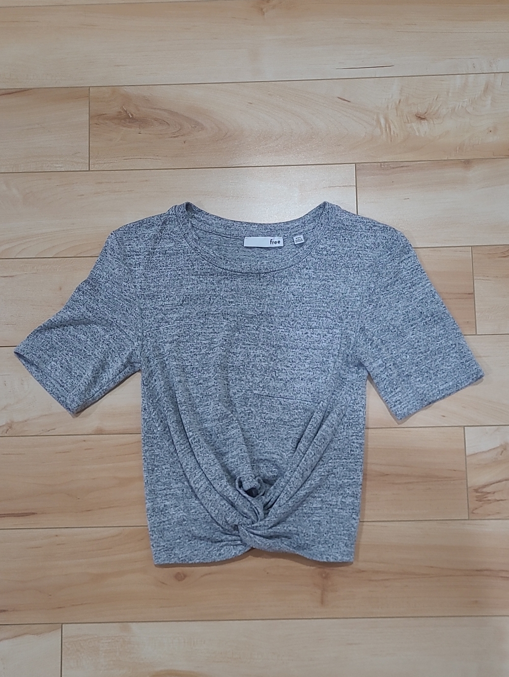 Wildred Free Women's Size XXS Heather Gray Knotted Crop Top